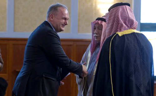 Újabb arab beruházást jelentettek be a Külügyminisztériumban 